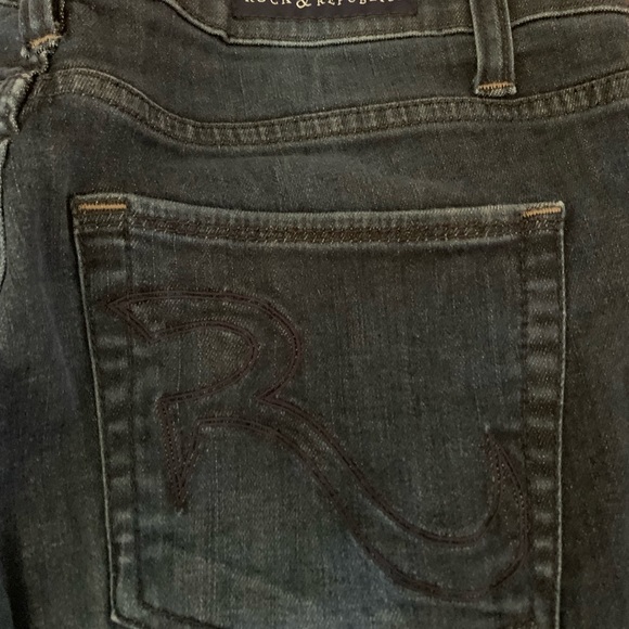 Ladies Rock &Republic jeans! Super cute and it great condition - Picture 3 of 4